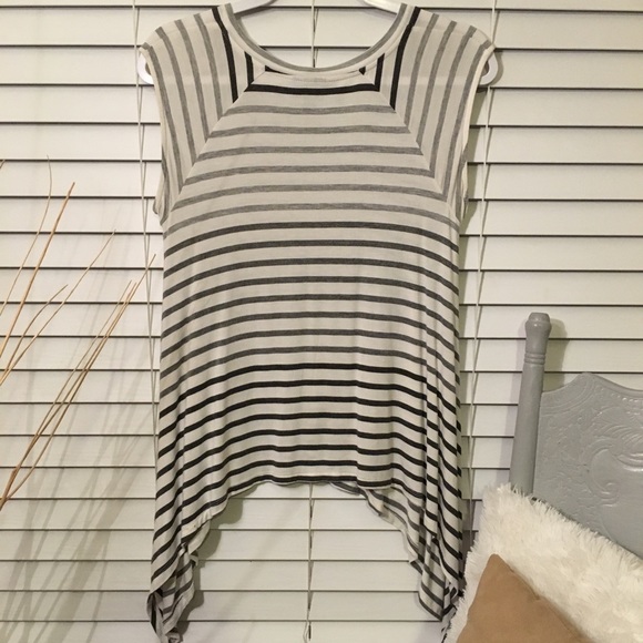 Mossimo Tunic Style Tee - Picture 2 of 3